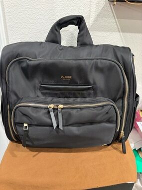 Jujube Convertable Diaper Bag 220 $ MsRp